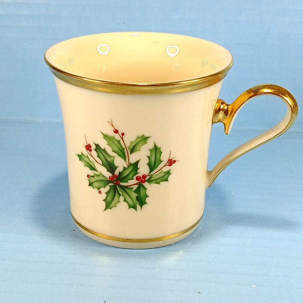 Lenox Holiday Mug Holly and Berries Christmas Excellent Condition!